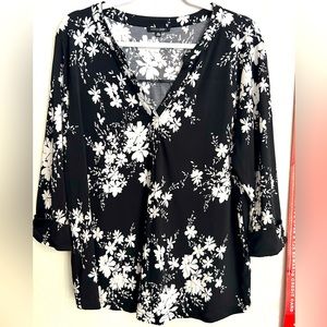 Papermoon Split Neck Floral Top Size 1XL